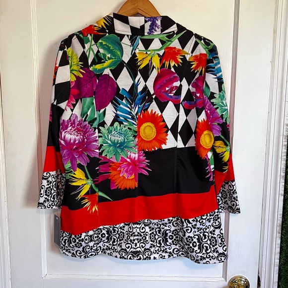 Vibrant Floral Knit Jacket by Pleats Collection 🪴 - Picture 6 of 8